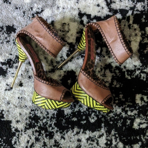 Betsey Johnson Shoes - Brown leather platform sandal